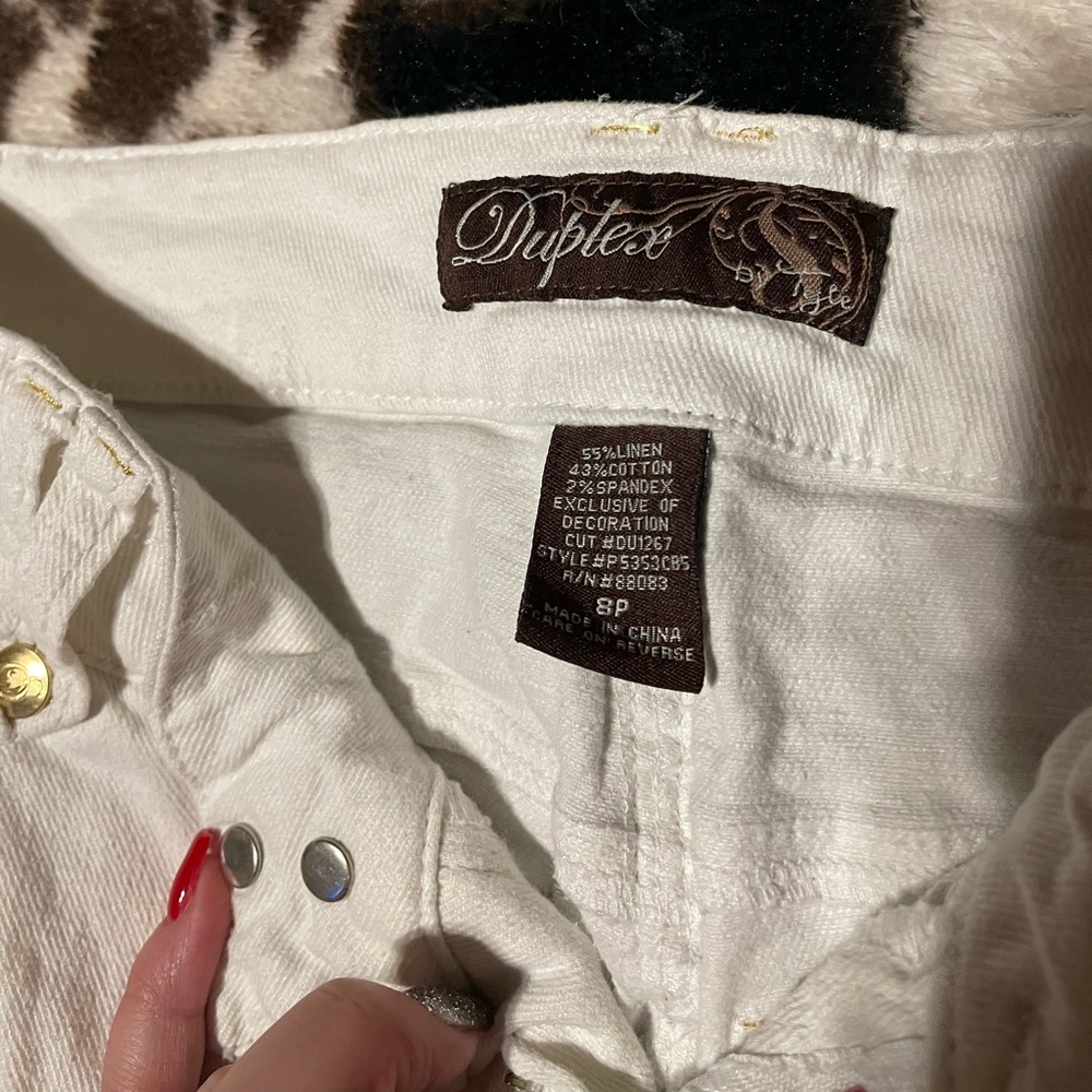 Women’s white pants size 8